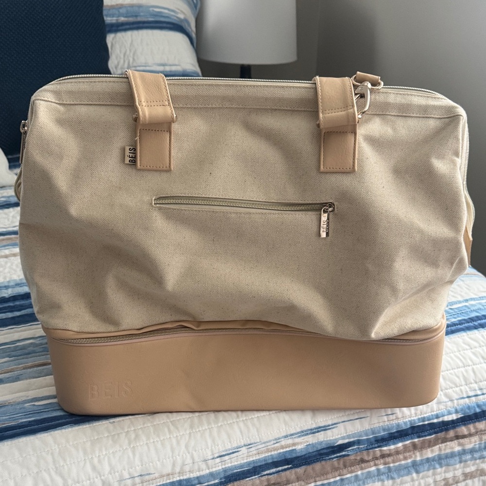 Beis Weekender with Make up case - image 1